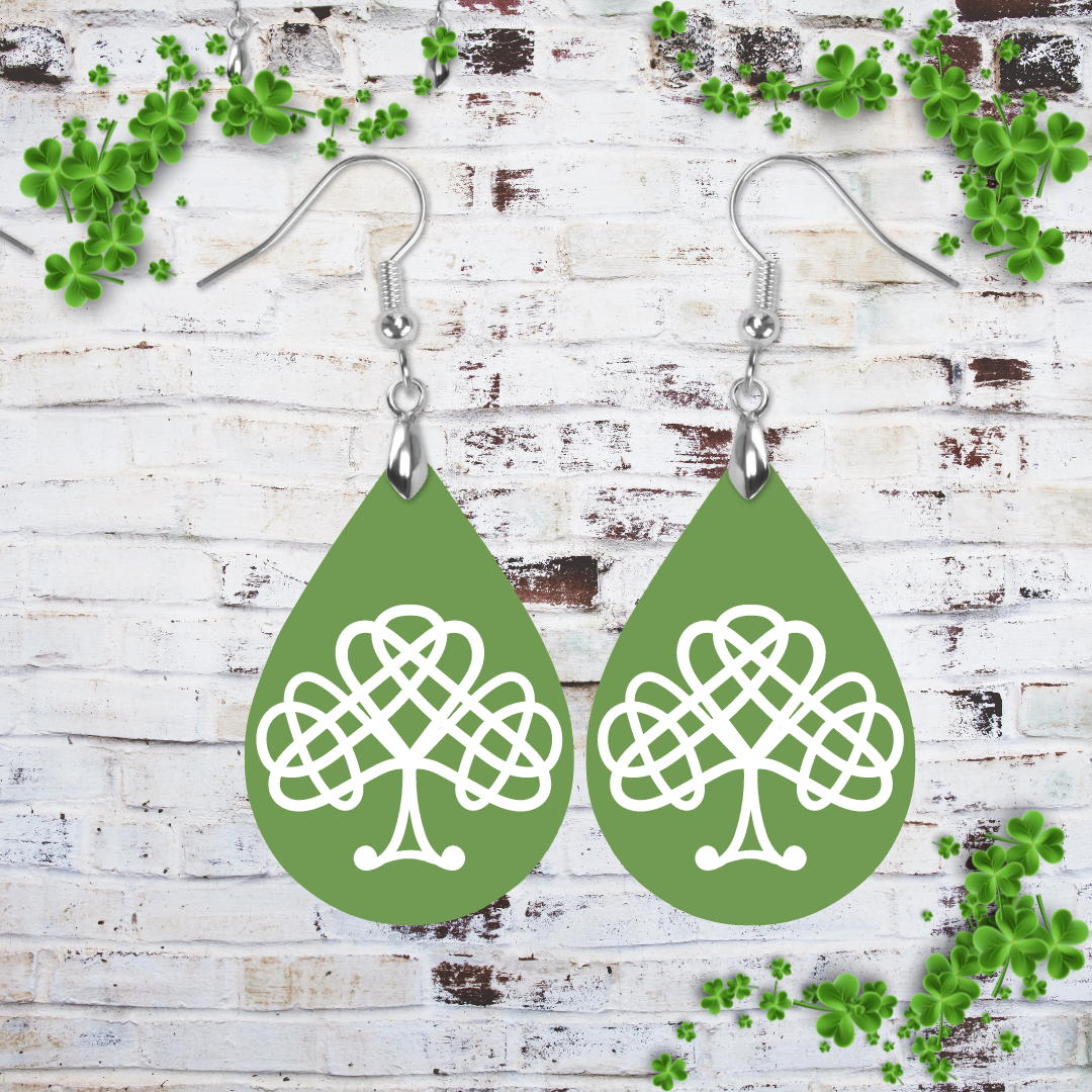 Teardrop White Irish Pattern on Green